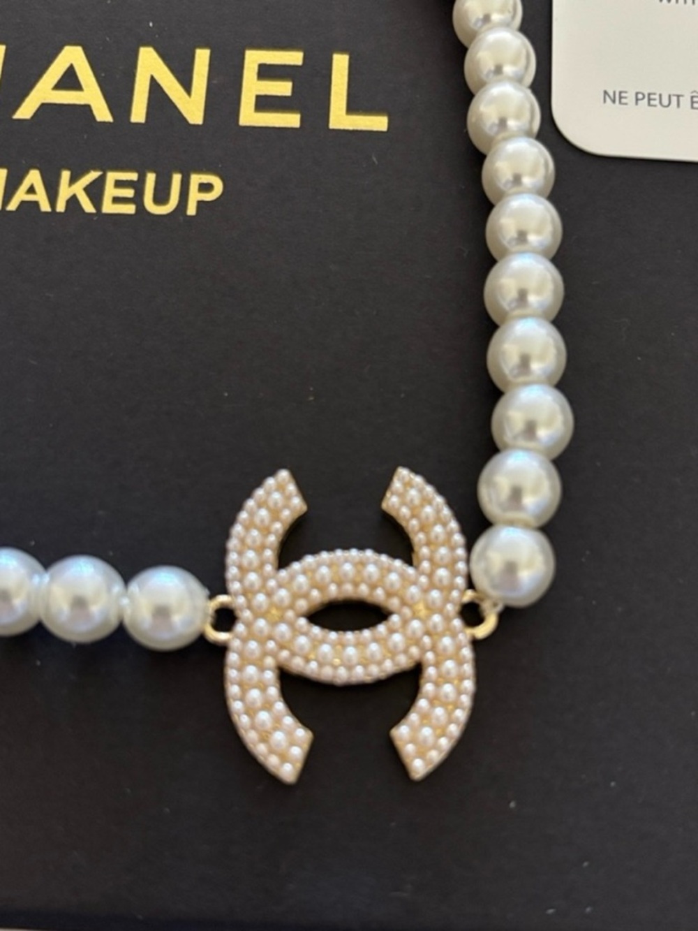 Chanel GWP VIP NECKLACE - Picture 3 of 4